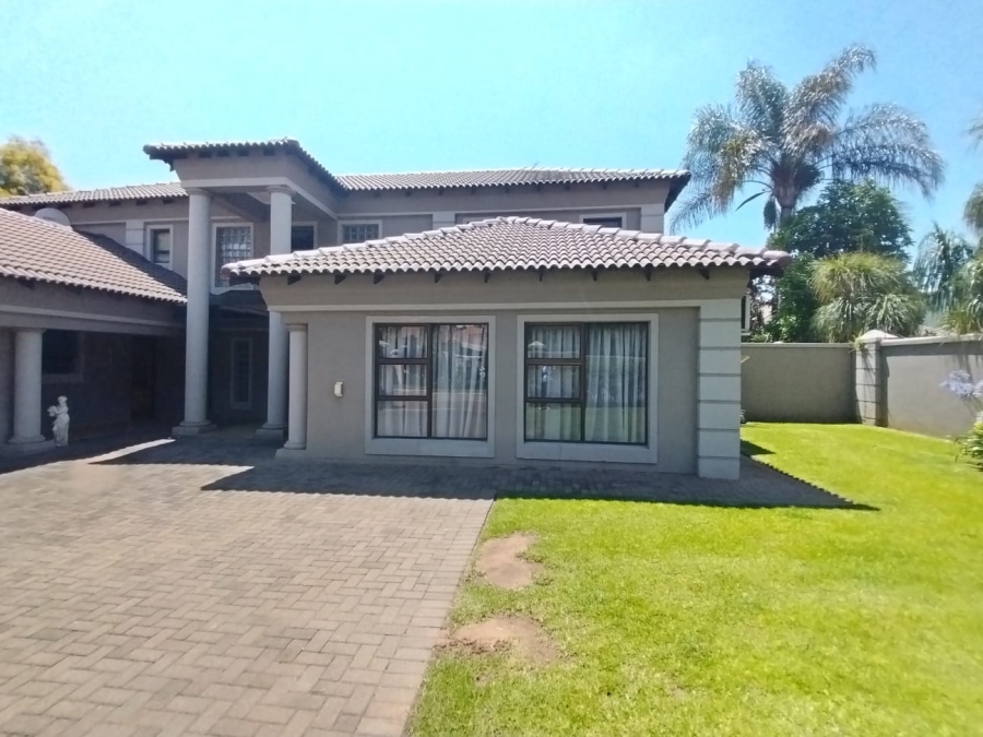 5 Bedroom Property for Sale in Melodie North West